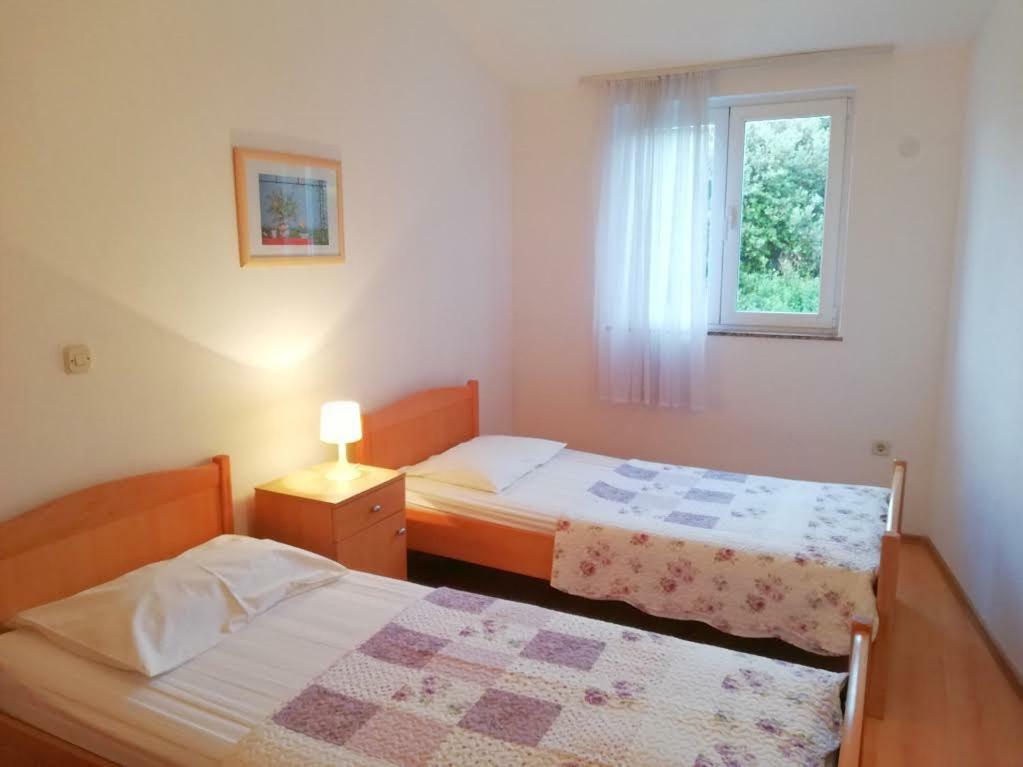 Apartments Roko Lalin Pakostane Exterior photo